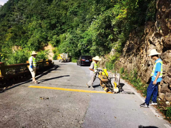 资兴市公路建设养护中心清理顽障痼疾51处 2022258.png