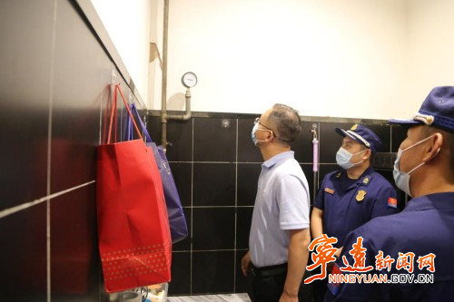 毛政暗访督查消防安全工作_副本500.jpg