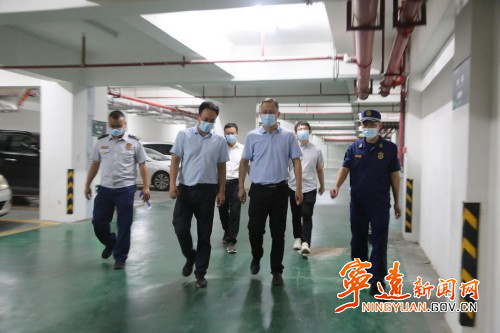 毛政暗访督查消防安全工作2_副本500.jpg