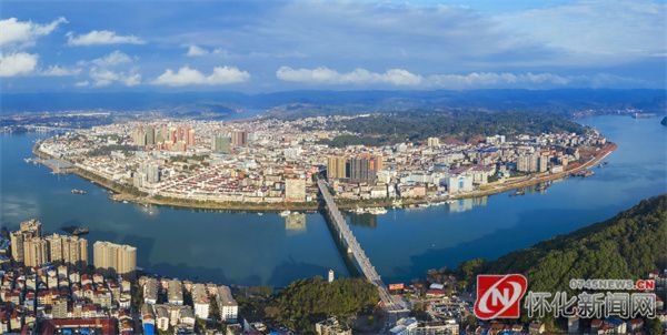 沅陵县城(黄庭波摄影)