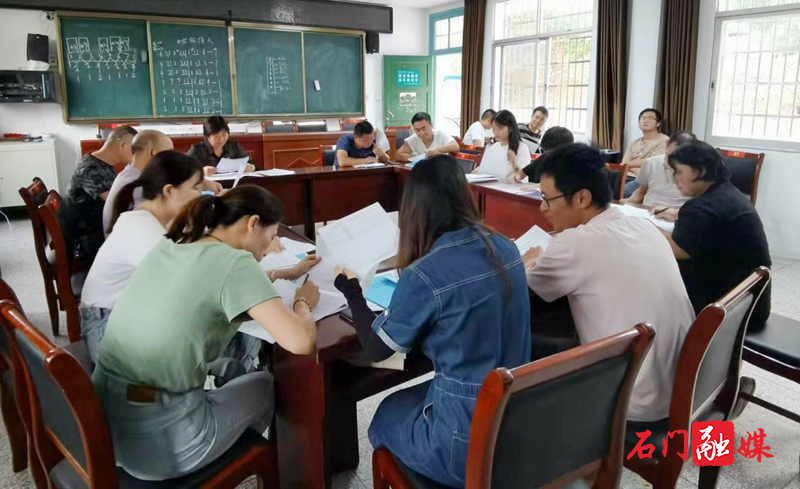 新铺镇：党建引领“新模式”，走访入户听民情1.jpg