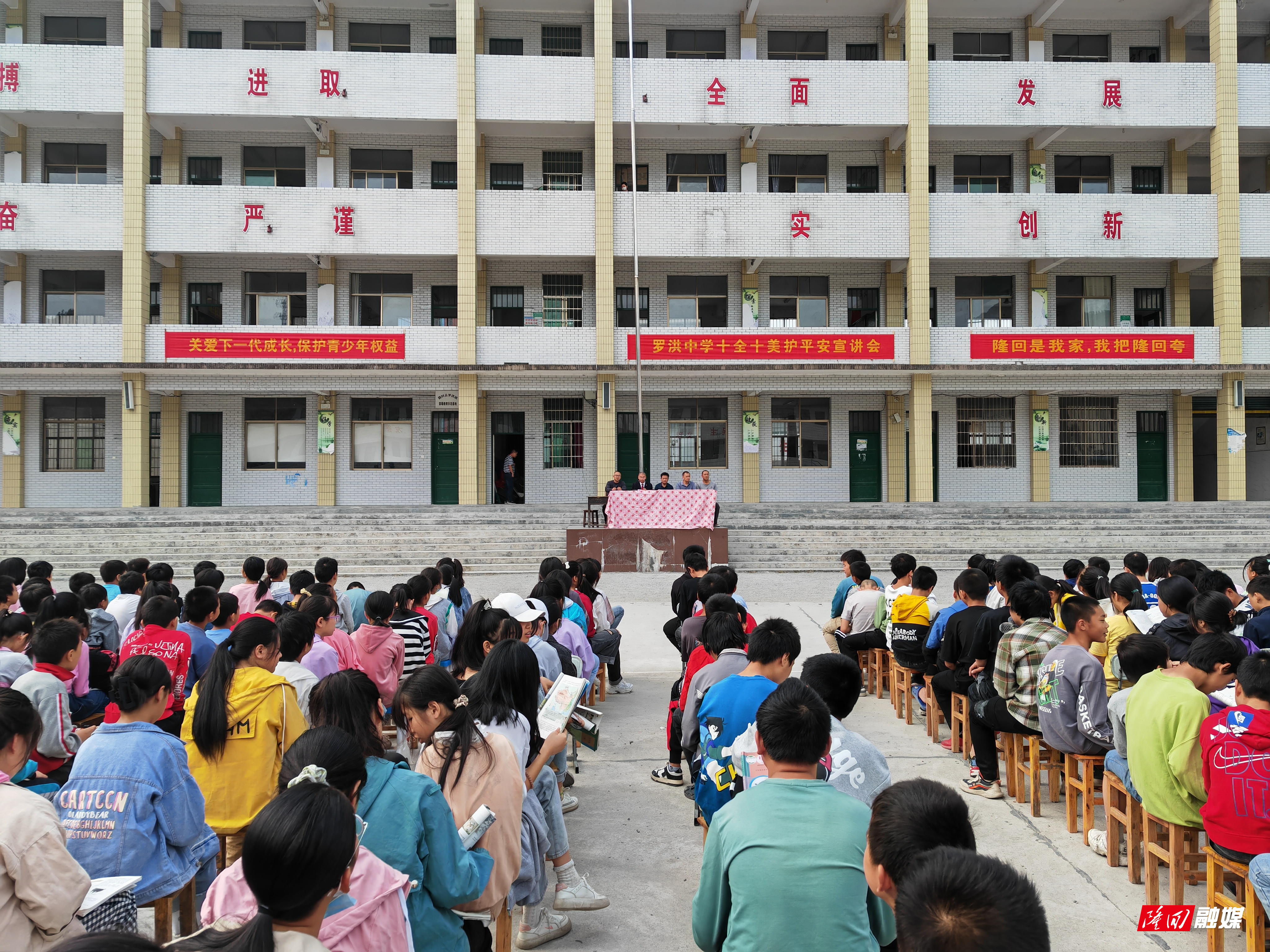 8fac2e0ca48ff4ea06457122c5598d6.jpg 8fac2e0ca48ff4ea06457122c5598d6.jpg