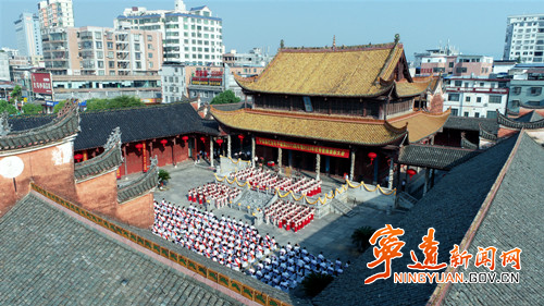 宁远：纪念孔子诞辰 表彰优秀教师_副本500.jpg