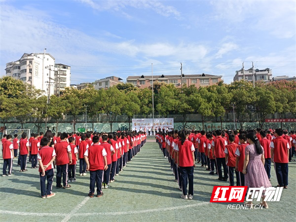 图一“我们的节日•十一向国旗敬礼” 主题教育实践活动现场.jpg