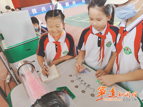 宁远：走进流动科技馆 体验现代科技魅力2_副本500.jpg