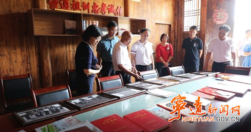 宁远搭建平台 老干部展现新作为2_副本500.jpg 宁远搭建平台 老干部展现新作为2_副本500.jpg