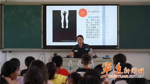 寧遠(yuǎn)縣人民法院開展“利劍護(hù)蕾”送法進(jìn)校園活動(dòng)_副本500.jpg