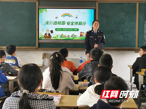 在梅溪镇中心小学宣讲 拷贝.jpg 在梅溪镇中心小学宣讲 拷贝.jpg