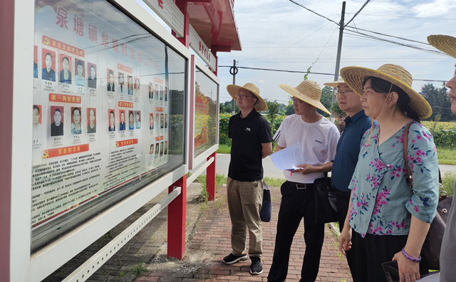 湘潭市人大常委会将法规草案征求意见座谈会开到村，并将基层社会治理先进经验“党建引领网格化服务管理”写入湘潭市平安建设条例。.jpg