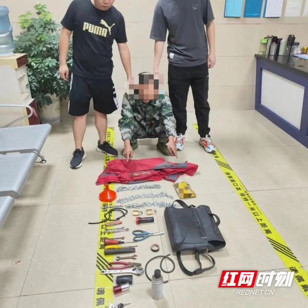 嫌疑人指认作案工具_副本.jpg