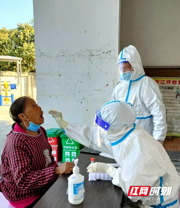 对村民进行核酸检测。（一）.jpg