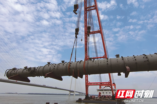 2022年 6月6日，己内酰胺搬迁升级项目最重大件设备吊装起运_副本.jpg