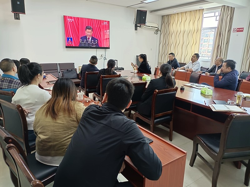 3县委宣传部集中收看中国共产党第二十次全国代表大会开幕会盛况.jpg