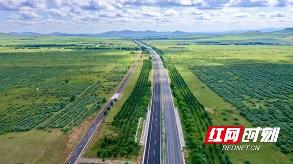 3.集团承建的内蒙大查高速改扩建工程1标的建设者们有条不紊地推进剩余工程.marked.jpg