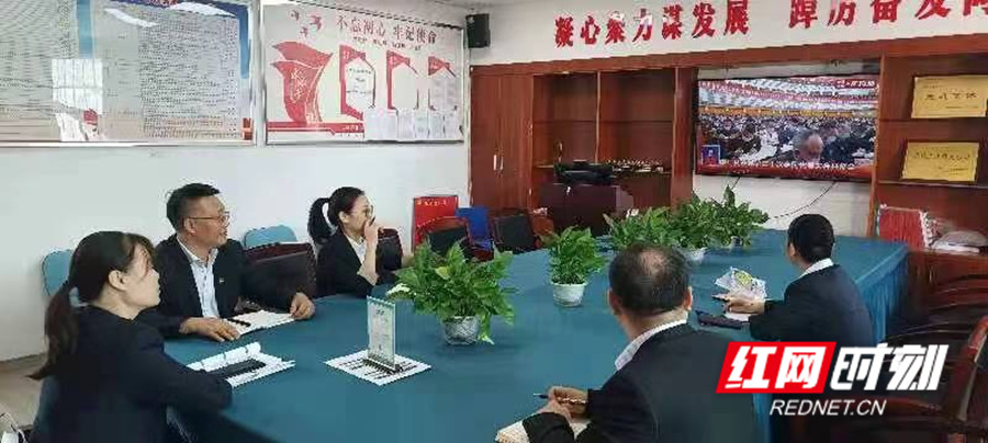 东安支公司组织党员干部员工收听收看中国共产党第二十次全国代表大会的开幕盛况。1_副本.jpg