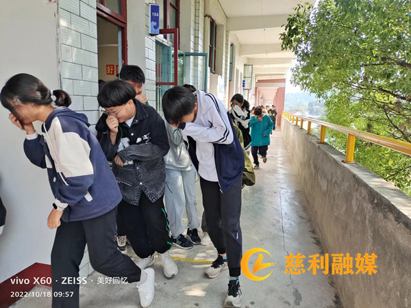 消防演练1_副本.jpg 消防演练1_副本.jpg