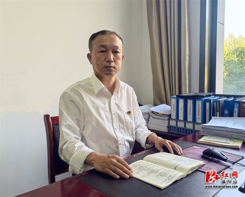 麻阳苗族自治县商务科技和工业信息化局党组书记、局长 满中华.jpg