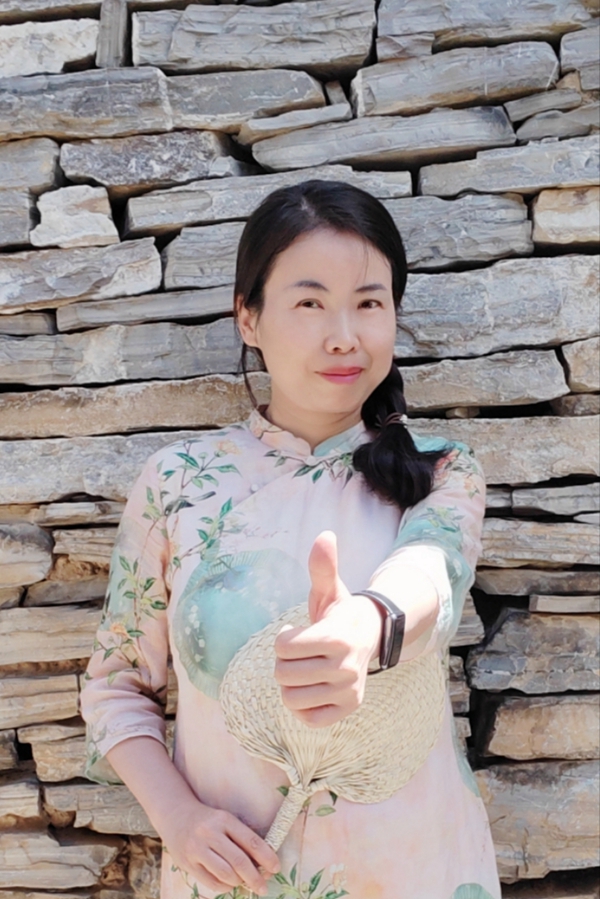 张雪云_副本.jpg 张雪云_副本.jpg