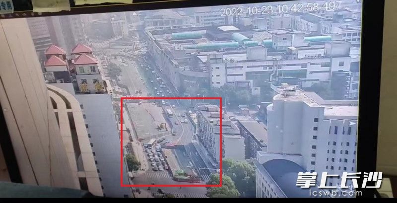 八一路车站路口至晓园路口路段调整为双向2车道。长沙晚报全媒体记者 张洋子 摄