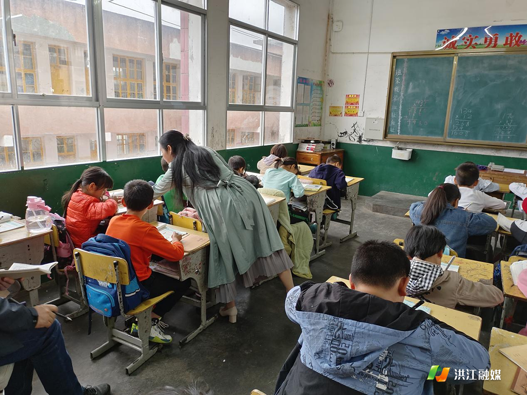 黔城镇红岩中心学校2.png