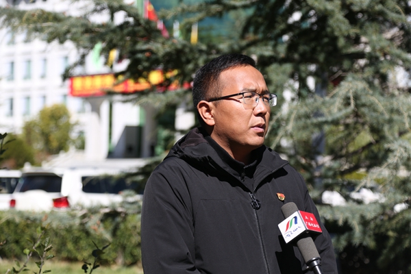 市乡村振兴局党组成员、副局长贡布次仁_副本.jpg