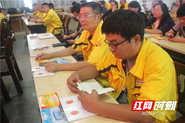 省总工会执法普法.jpg 省总工会执法普法.jpg