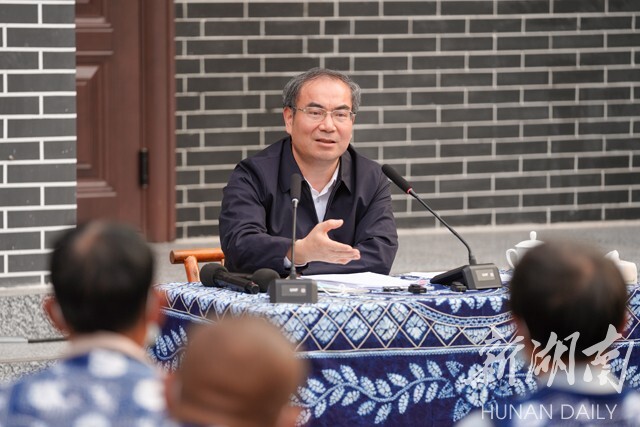 党的二十大代表刘革安走进这座白族村寨，讲活了“地方话”