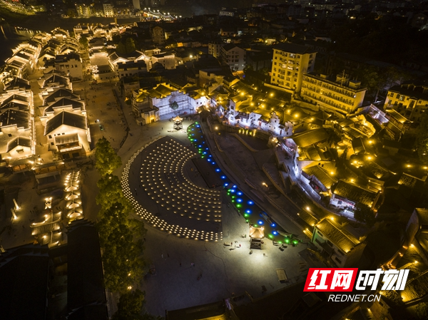 首届市旅发大会主会场”半个铜钱剧场“夜景3（郭承皓 摄）.jpg