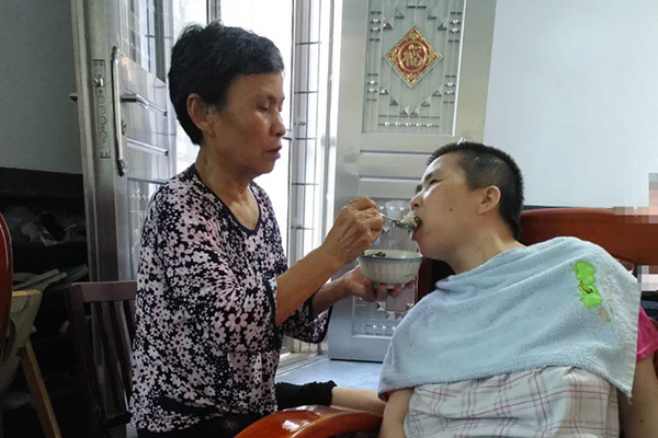 压不弯的脊梁——记孝老爱亲的“湖南好人”余桂斌