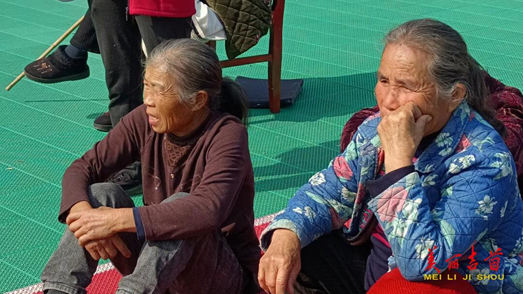 吉首:民族团结一家亲 文艺展演聚风采3.jpg 吉首:民族团结一家亲 文艺展演聚风采3.jpg