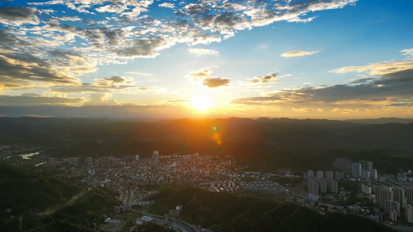 20220913城乡公交一体化专题片初稿.mp4_20221125_184407.086.jpg