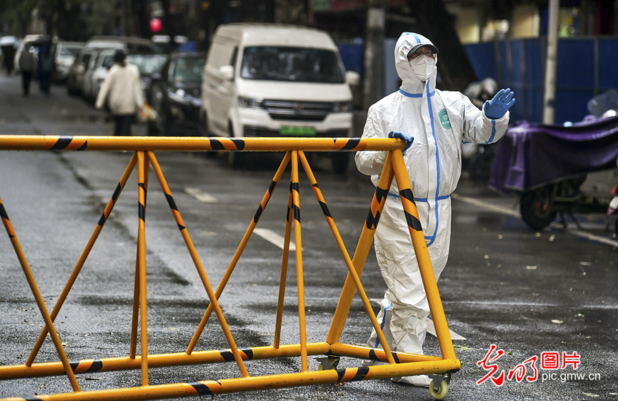 “疫”线坚守 同心抗“疫”
