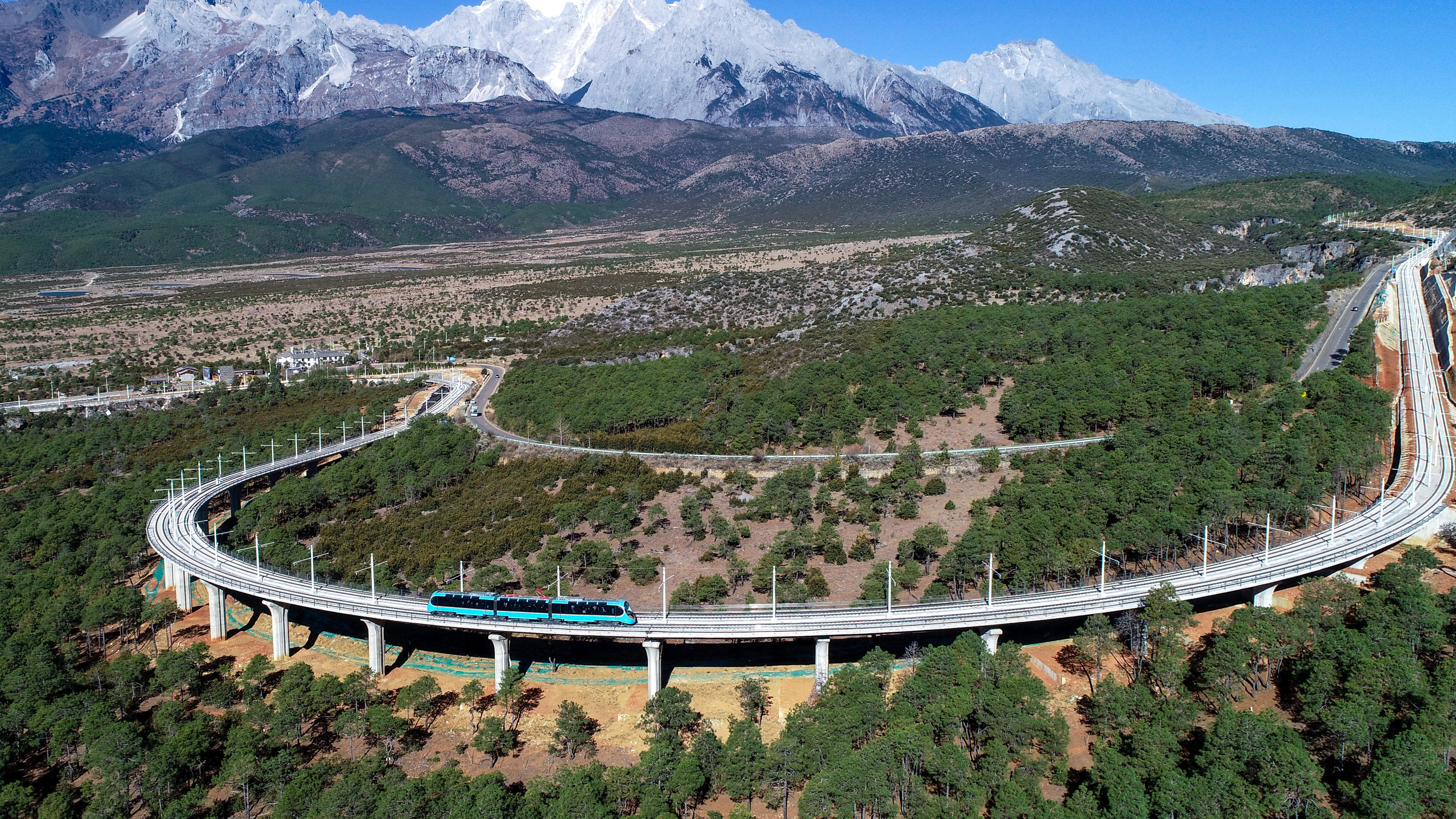The first phase of the Lijiang-Yulong sightseeing train project is about 20.8 kilometers long, with a designed speed of 70 kilometers per hour. /CMG