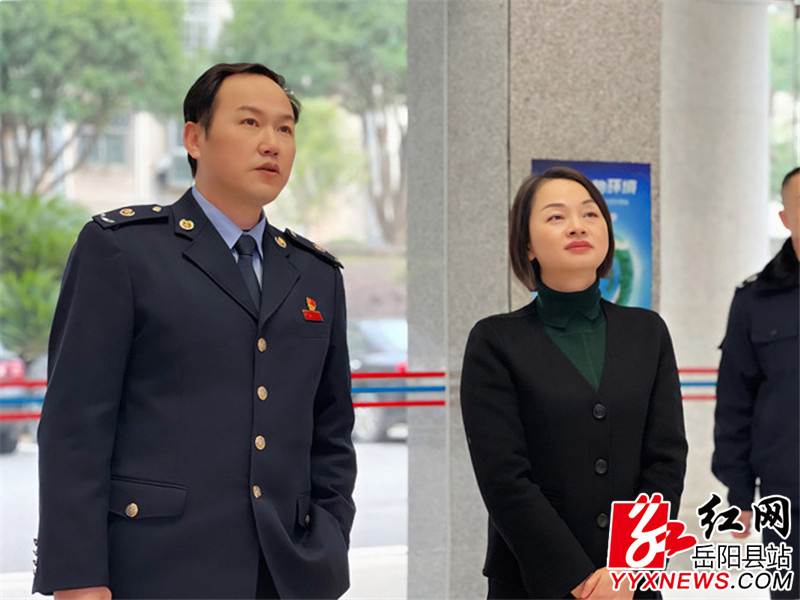 宋华到县税务局调研.jpg