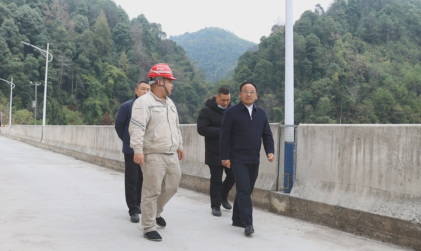二十大精神进基层｜易勇到金子岩侗族苗族乡宣讲党的二十大精神