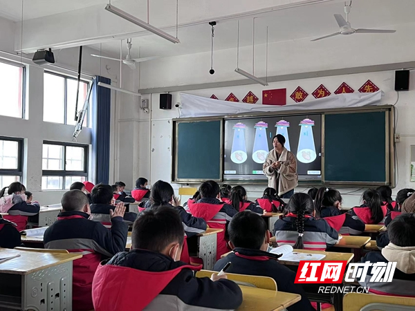 田莎老师正在倾情授课 (1).jpg