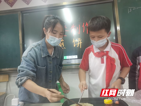 教师示范指导.jpg
