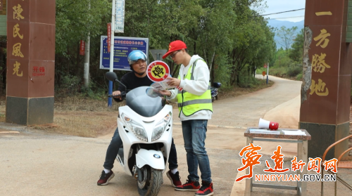 宁远：“坐摩托戴头盔”成为群众出行习惯1_副本500.png