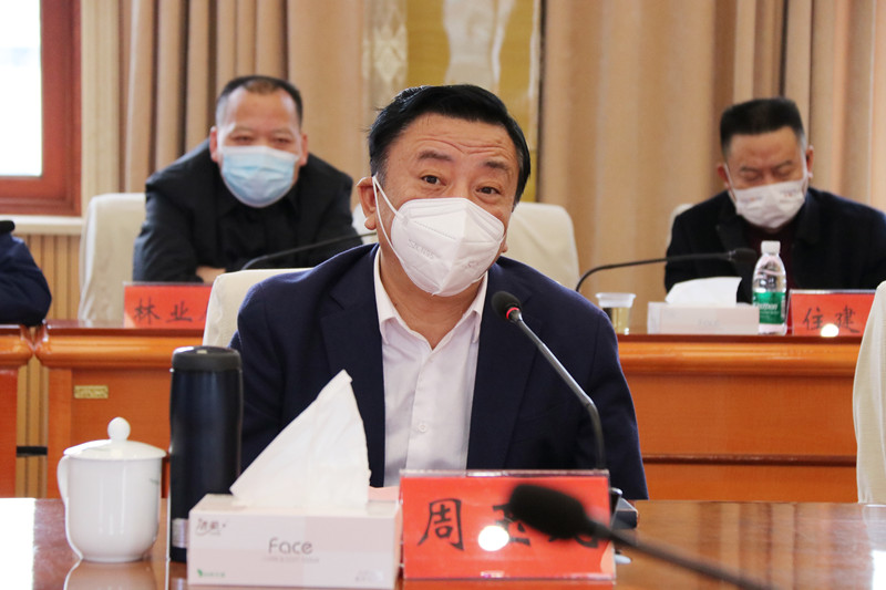 周玉凡_副本.jpg