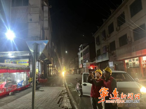 宁远：“夜巡+红外测温”护航电网安稳度冬2_副本500.jpg
