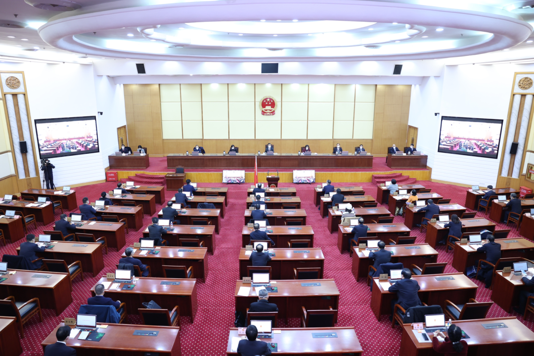 省十三届人大常委会举行第三十五次会议 张庆伟出席第二次全体会议