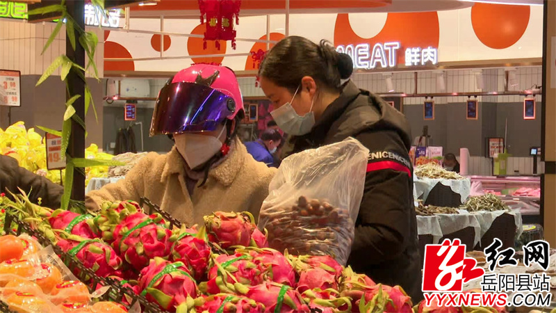 市民超市内采购年货.jpg