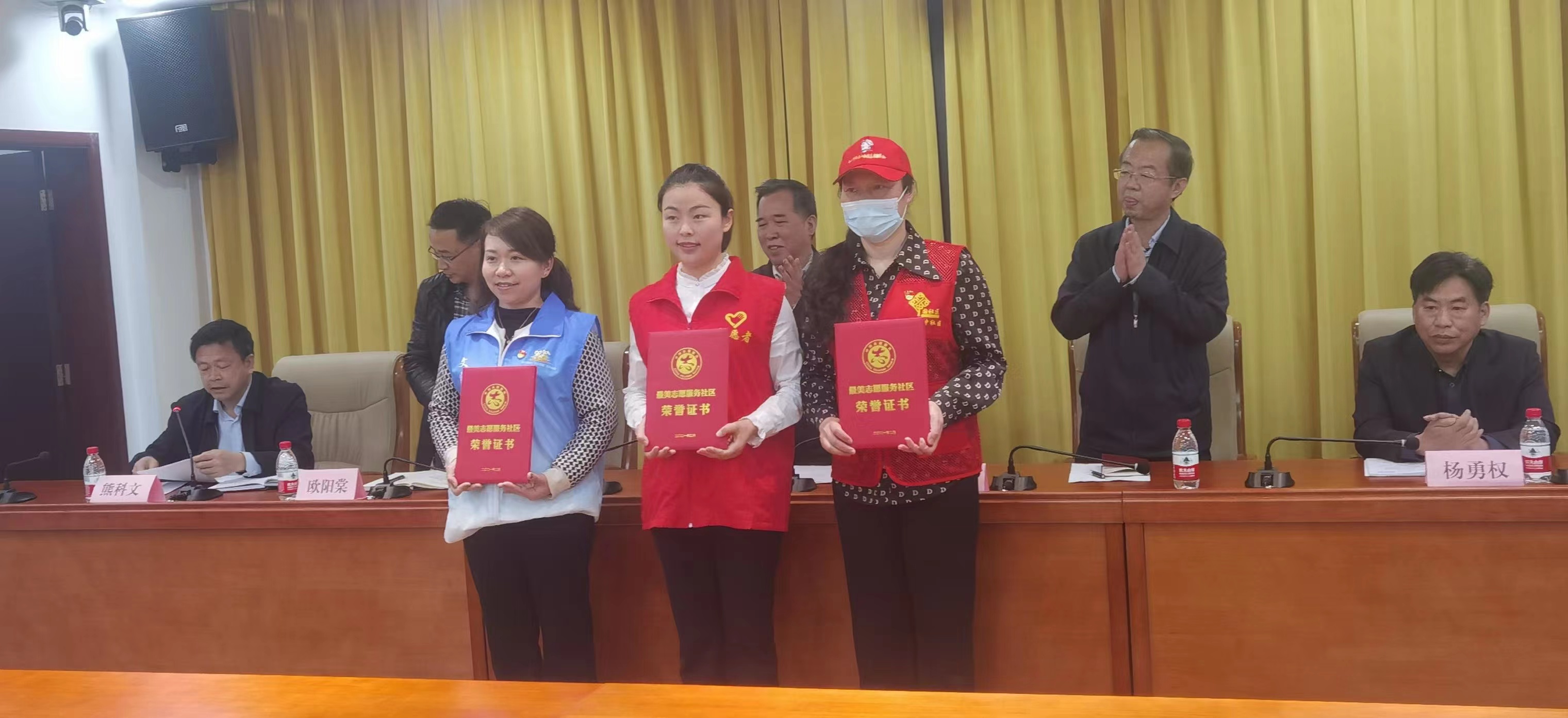 1.5 “湖南省岗位学雷锋标兵”曾小琴:用心用情为民服务.jpg 1.5 “湖南省岗位学雷锋标兵”曾小琴:用心用情为民服务.jpg