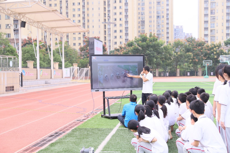 长沙开福区第一中学用智慧操场系统上体育课。均由长沙晚报通讯员 马欣欣 供图