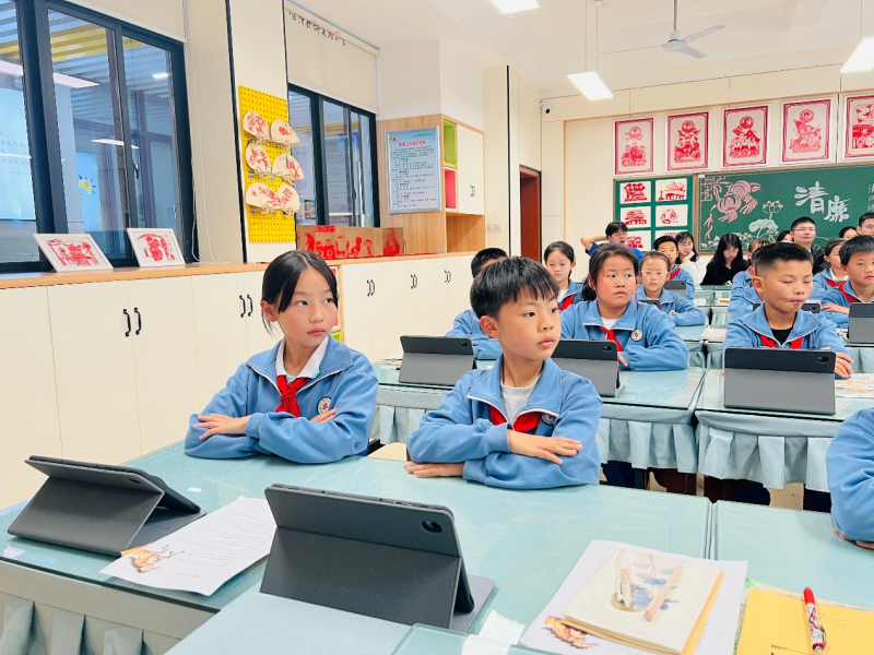 湘江新区雷锋新城实验小学智慧课堂。