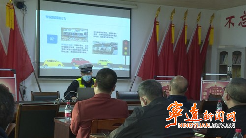 宁远交警大队走进客运站开展春运道路交通安全宣传_副本500.jpg