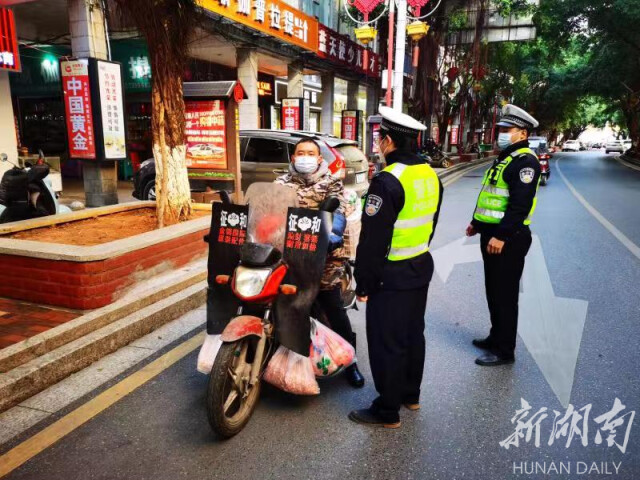 宜章公安交警:守好“安全关”筑牢“安全线”