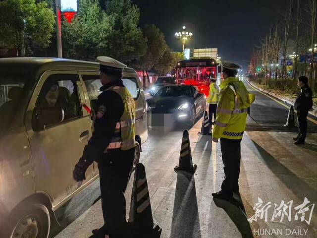 宜章公安交警:守好“安全关”筑牢“安全线”