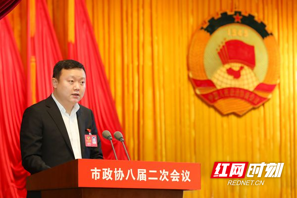 丁宁委员代表农工党市委会发言.jpg