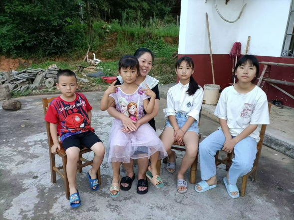 （改）“最美家庭”吴曼家庭：用行动和爱诠释着最美家庭的真谛(1)(1)319.png
